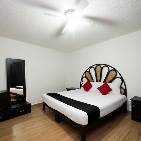 Amueblados San Isidro Hotel Leon Bagian luar foto