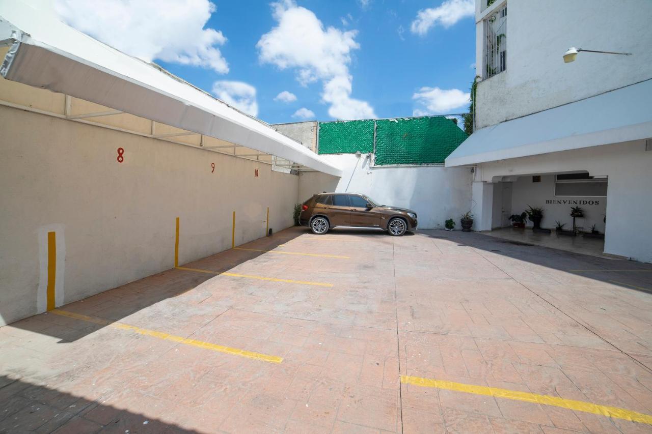 Amueblados San Isidro Hotel Leon Bagian luar foto