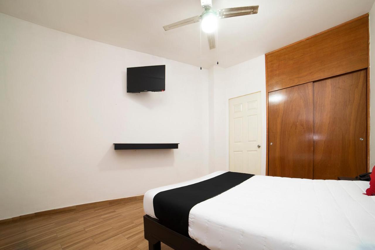 Amueblados San Isidro Hotel Leon Bagian luar foto