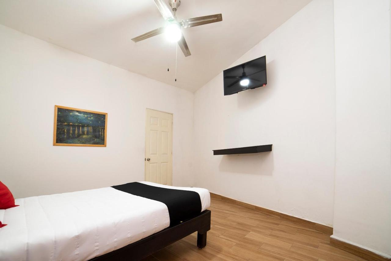 Amueblados San Isidro Hotel Leon Bagian luar foto