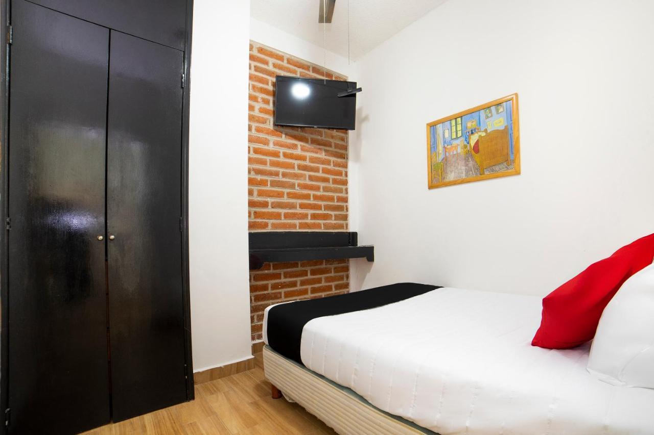 Amueblados San Isidro Hotel Leon Bagian luar foto