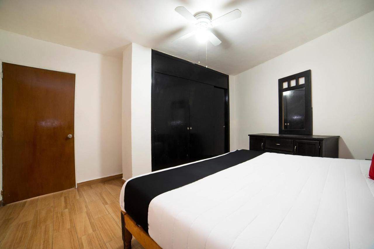 Amueblados San Isidro Hotel Leon Bagian luar foto