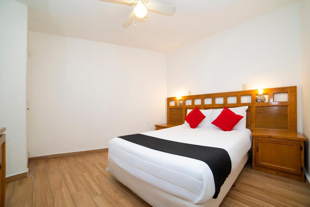 Amueblados San Isidro Hotel Leon Bagian luar foto