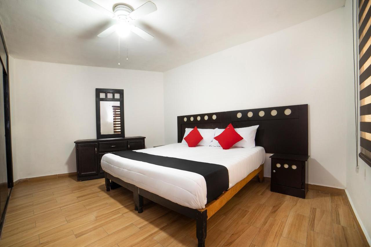 Amueblados San Isidro Hotel Leon Bagian luar foto