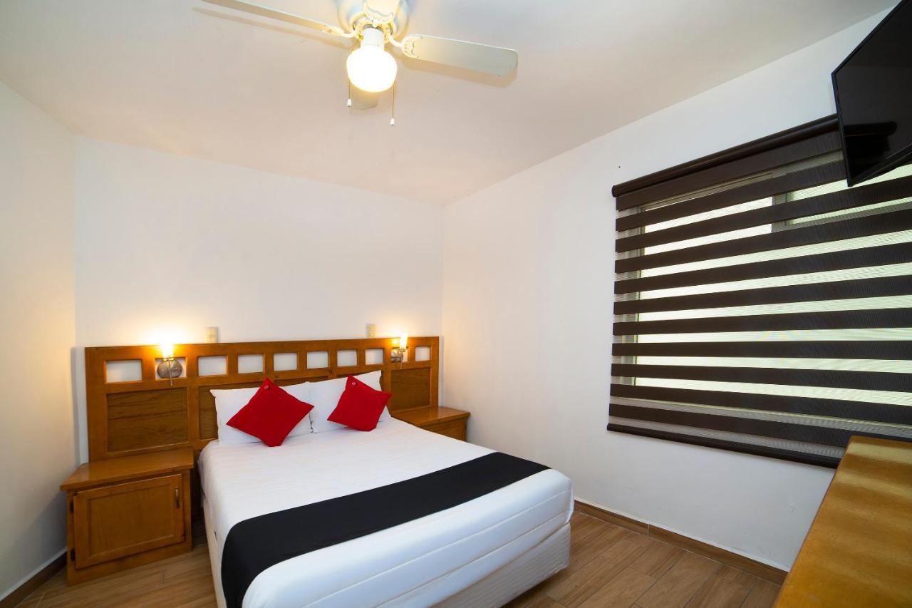 Amueblados San Isidro Hotel Leon Bagian luar foto